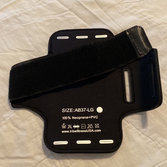 TRIBE new armband for running fitness workouts size large holds cell phone - Picture 2 of 2
